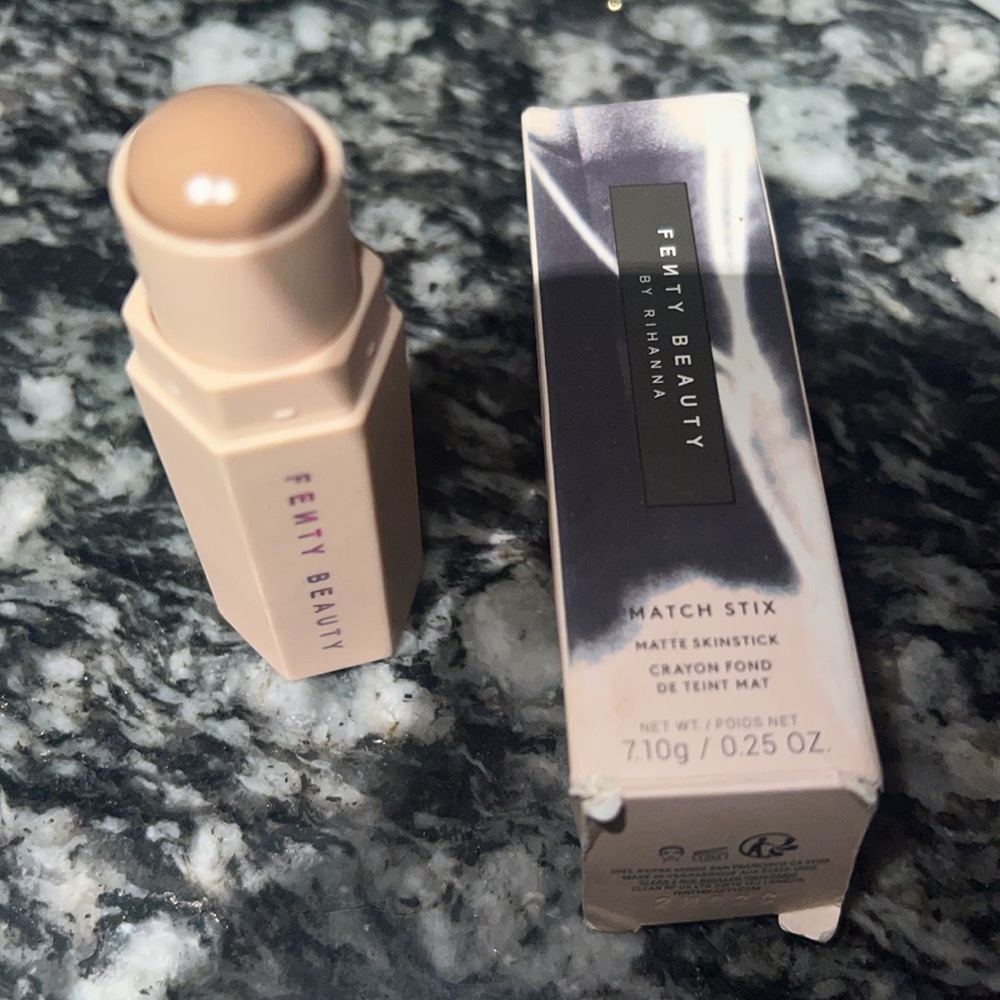 AMBER FENTY BEAUTY by Rihanna   Match Stix Contour Skinstick MSRP 33